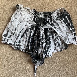 south moon under flowy shorts